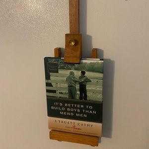 Picture stand w/ magnet